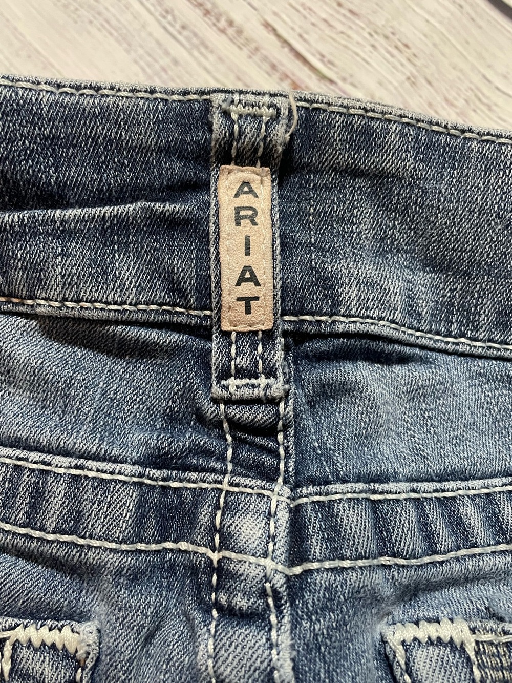 Ariat Real Denim mid-rise straight-leg women's jeans. Size 28R - Picture 14 of 14